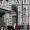 6. Duomo Meydanında Faytonlar